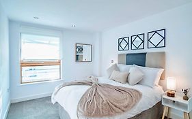 2-Bed 2 Bath Apartments At Leeds Dock With Balcony